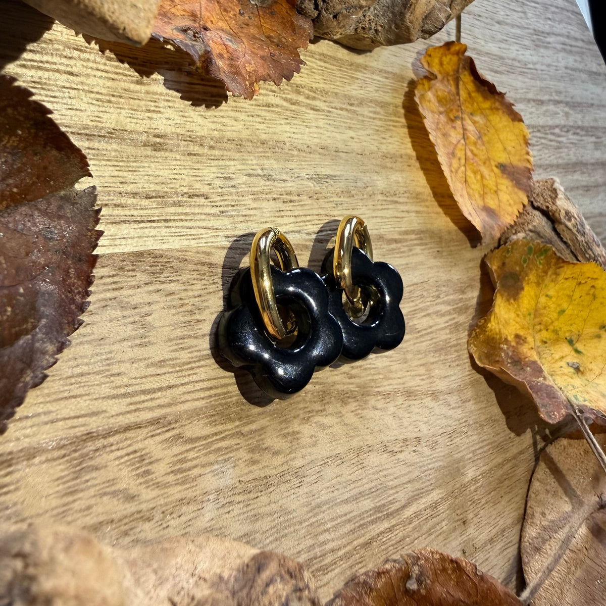 BOUCLES D’OREILLES FLEUR ÉBÈNE